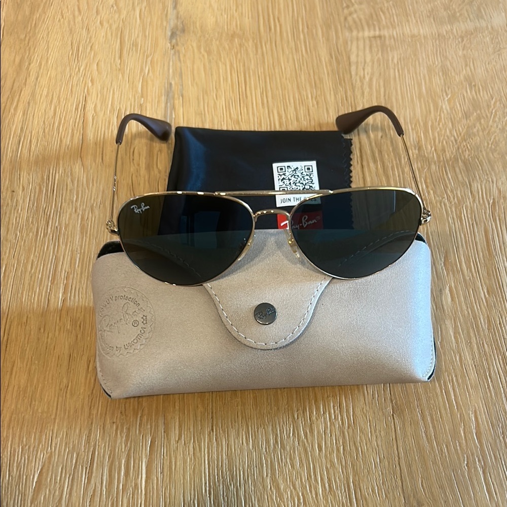 Ray-Ban Aviator Sunglasses with Case